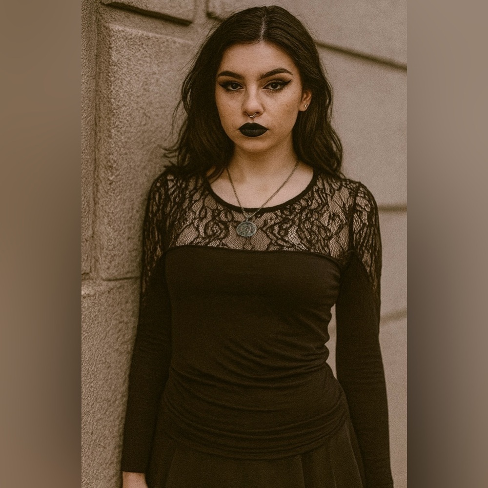 H&M Women’s Black Lace Long Sleeve Top Romantic Blouse Goth Chic Classic Medium - Picture 3 of 8